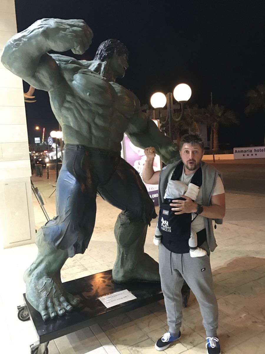 Актер &quot;Дизель Шоу&quot; Александр Бережок отдохнул с семьей на Кипре